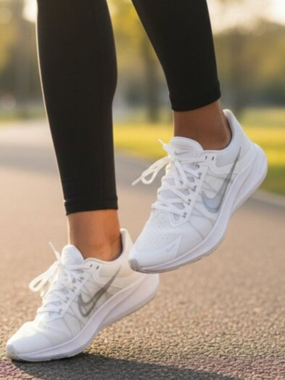 NIKE ZOOM WINFLOW 8 Sneakers Size 10 White Running Walking Workout Comfort